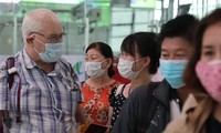 Dari tanggal 16 Maret, warga negara Viet Nam dan warga negara asing di Viet Nam harus memakai masker di tempat publik dan di misi-misi penerbangan yang datang dan pergi dari Viet Nam