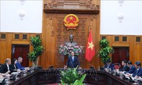 PM Nguyen Xuan Phuc menerima rombongan badan usaha Tiongkok yang melakukan investasi di Viet Nam