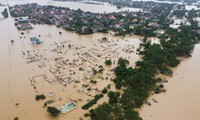 AS membantu provinsi-provinsi di Viet Nam Tengah yang terkena bencana banjir