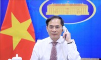 Menlu Bui Thanh Son Lakukan Pembicaraan Telepon dengan Menlu Serbia