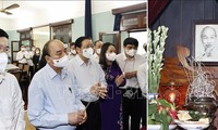 Presiden Nguyen Xuan Phuc Bakar Hio Kenangkan Presiden Ho Chi Minh