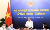 Presiden Nguyen Xuan Phuc Melakukan Kontak dengan Pemilih Kota Ho Chi Minh