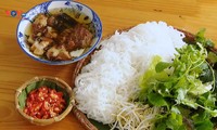 Bihun Daging Panggang dengan Tusuk Bambu