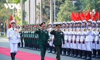 Menhan Laos Lakukan Kunjungan Resmi di Vietnam