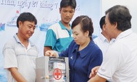 Ha Tinh fishermen offered medicine aids