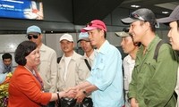 100 Vietnamese workers arrive home from Libya