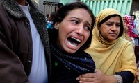 Deadly blasts hit Pakistan churches in Lahore