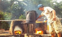 ລົ້ງເທຶ້ອງ - ໝູ່ບ້ານຫຼໍ່ທອງແດງ ຢູ່ ແຂວງ ຮຶງອຽນ