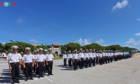 Sagrado acto de saludo a la bandera en Truong Sa