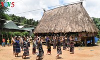 Espacio comunitario dentro de la casa comunal “Guol” de los Co Tu 