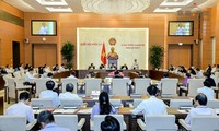 Parlamento vietnamita analiza temas importantes en la XIV legislatura