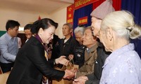 Parlamento de Vietnam en tempranas celebraciones del Tet en el centro del país