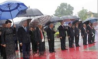 Líderes vietnamitas homenajean a los héroes nacionales