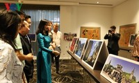 Exposición de pinturas de laca y fotografías de Vietnam en Australia