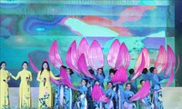 Enaltecen la belleza de la túnica vietnamita “Ao Dai” 