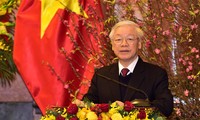 Máximo líder de Vietnam felicita a dirigentes y ex dirigentes del país en ocasión del Tet