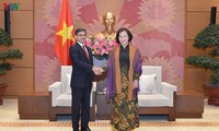 Presidenta del Parlamento vietnamita recibe al nuevo embajador indio