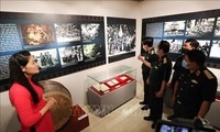 Celebran exposiciones en saludo a grandes efemérides de Vietnam