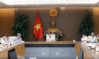 Gobierno vietnamita debate sobre medidas antiepidémicas en caso de reapertura de vuelos internacionales