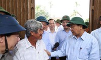 Premier vietnamita orienta la respuesta a los desastres naturales en el centro del país