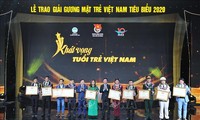 Se celebraron figuras jóvenes vietnamitas por sus méritos sobresalientes en 2020