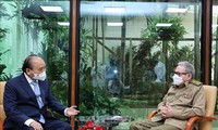 Presidente vietnamita Nguyen Xuan Phuc se reúne con el general cubano Raúl Castro Ruz