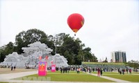 Comienzan los preparativos para el Festival Internacional de Globos Aerostáticos en Tuyen Quang