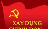 第11期共産党中央委員会第4回総会の決議に従って批判、自己批判