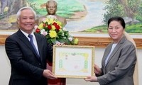 ラオス平和団結委員会、ベトナムを訪問