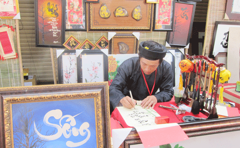 ホーチミン市、「新春を祝う書道の町」を開設