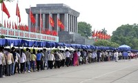 ホーチミン廟を訪れる観光客の数が増加