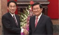 サン主席、日本外相と会見