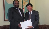 ジンバブエ、ベトナムとの関係を重視