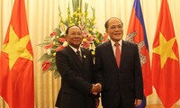 フン国会議長、カンボジア議会議長と会談
