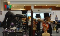 ASEAN技能コンクール、参加者らが製品を完成