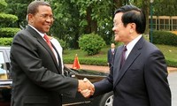 タンザニア大統領、ベトナムで様々な活動を行う