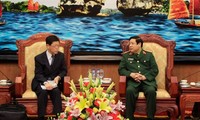 タイン国防相、日本防衛審議官と会見