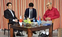 日本外相、キューバの指導者らと会見