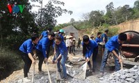  積極的に新農村作り運動に参加する青年たち