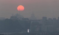 北京の深刻な大気汚染、「赤色警報」再発令で緊急措置