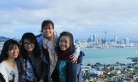 NZ政府、30人のベトナム人学生に奨学金を授与