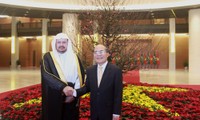 フン国会議長、サウジ国会議長と会談
