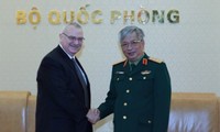 ベトナムとアメリカ、国防産業で協力を強化