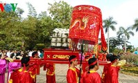 ベトナム建国の祖フン王を祭る日