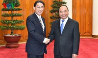 フック首相、日本報道界のインタビューに応える