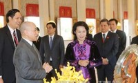 ガン国会議長、カンボジア上院議長と会見