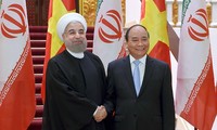 フック首相 イラン大統領と会見