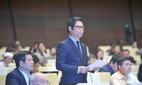 国会 貿易管理法案を討議