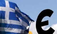 ギリシャ、短期の債務軽減で合意　ユーロ圏財務相会合 