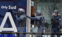 仏空港襲撃で射殺の男「アラーのために死ぬ」